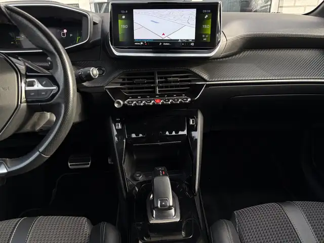 Peugeot 208 view 8