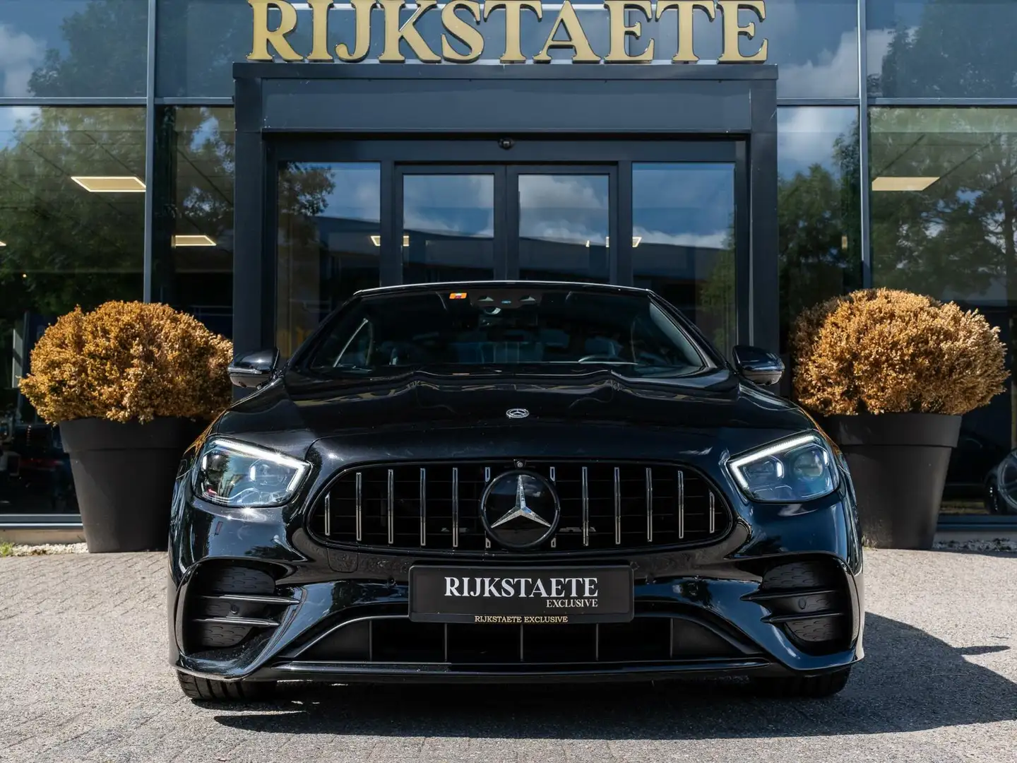 Mercedes-Benz E 220 Cabrio E220d AMG|MASSAGE|BURMESTER|HEAD-UP Zwart - 2
