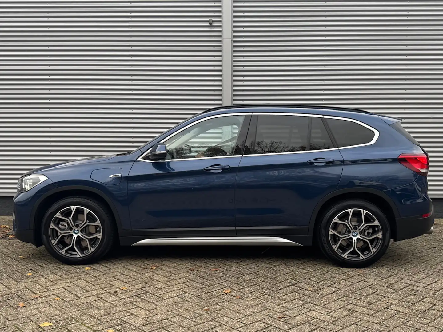 BMW X1 (f48) xDrive25e 220pk | Schuif/Kanteldak | Head Up Blau - 2