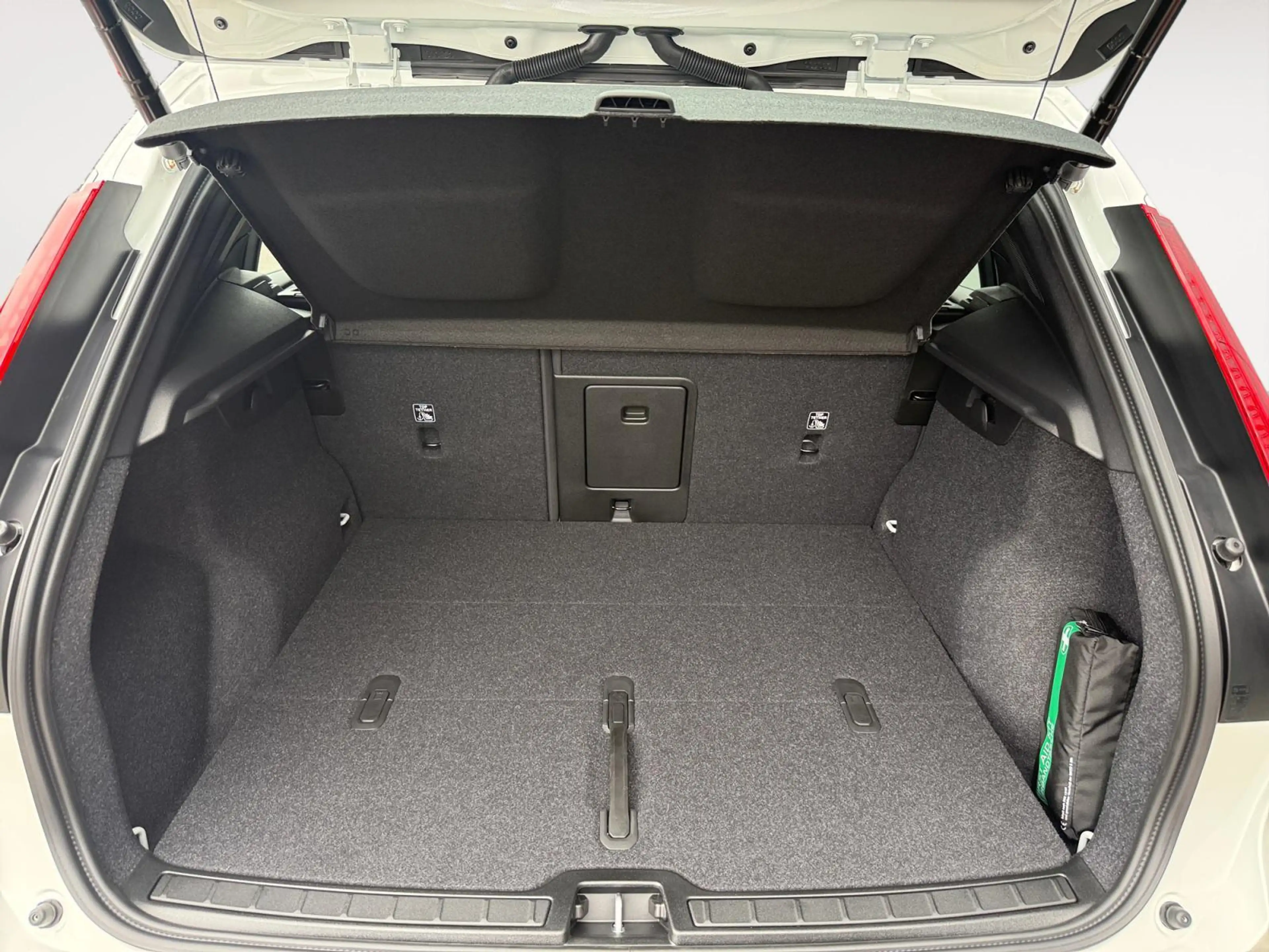 Volvo EX40 Single Motor Extended Range Plus Europa 82 kWh | D — photo 6