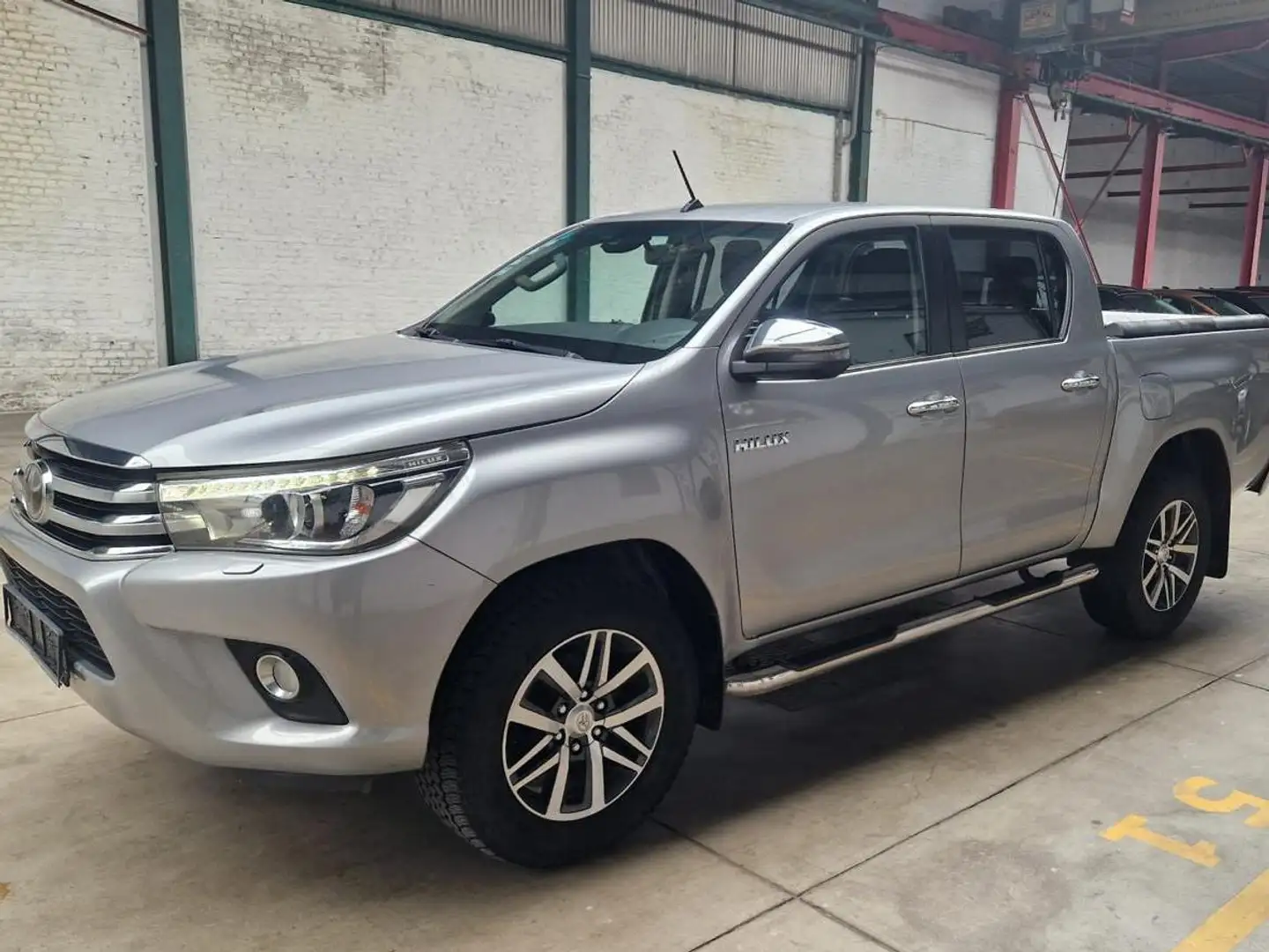 Toyota Hilux 2.4 D-4D 4WD Lounge (EU6.2) Gris - 2