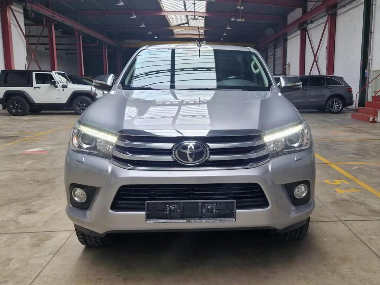 Toyota Hilux 2.4 D-4D 4WD Lounge (EU6.2) Gris - 1