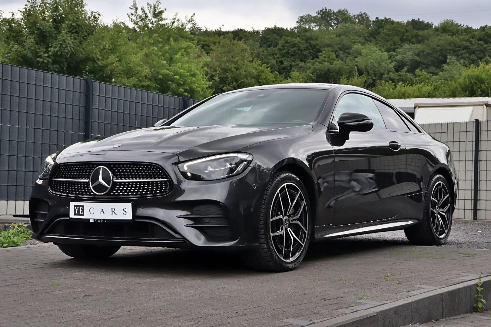 Mercedes-Benz E 220 d 4Matic Coupe AMG LINE *Night*PANO*RFK* Grijs - 1