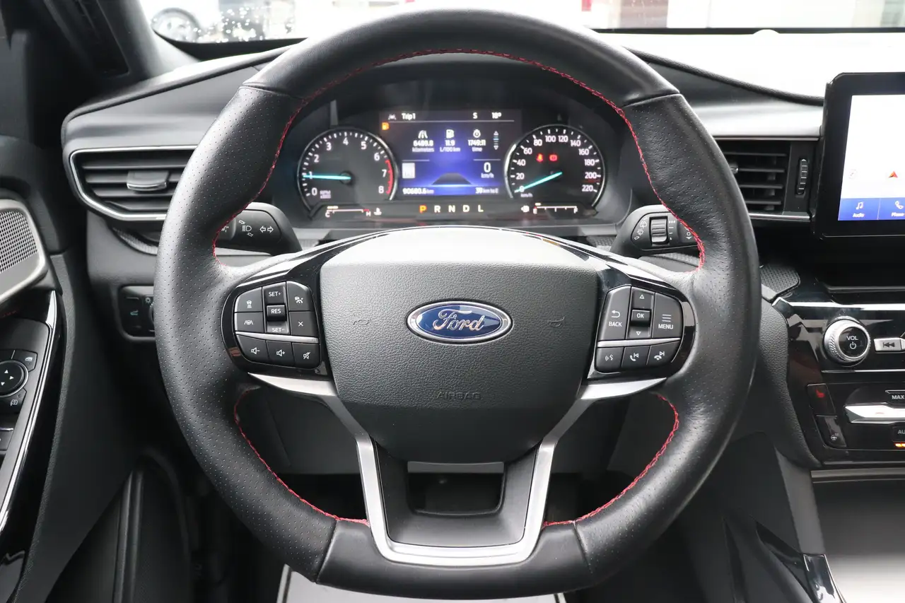 Ford Explorer снимка Ford Explorer