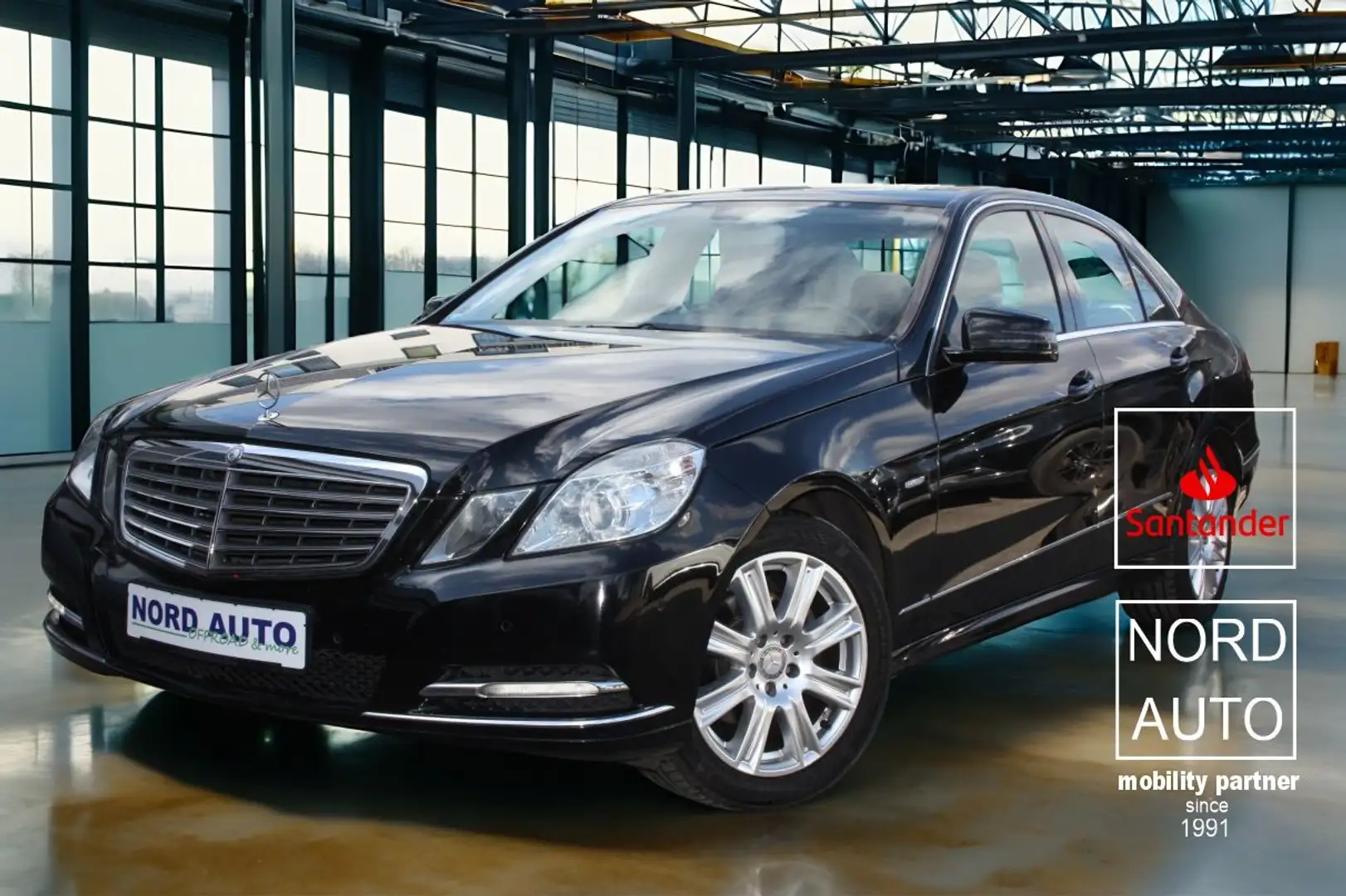 Mercedes-Benz E 200 BlueEFFICIENCY ELEGANCE Autom/Navi/Pdc/Ahk Schwarz - 1