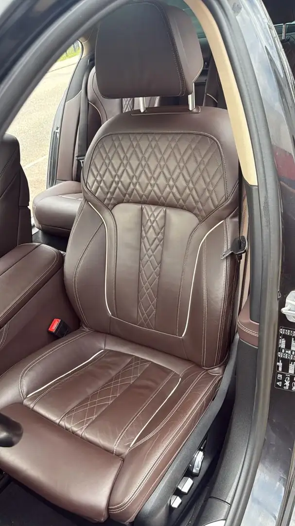 BMW 750 Lim 750 L d xDrive LANG Grau - 2