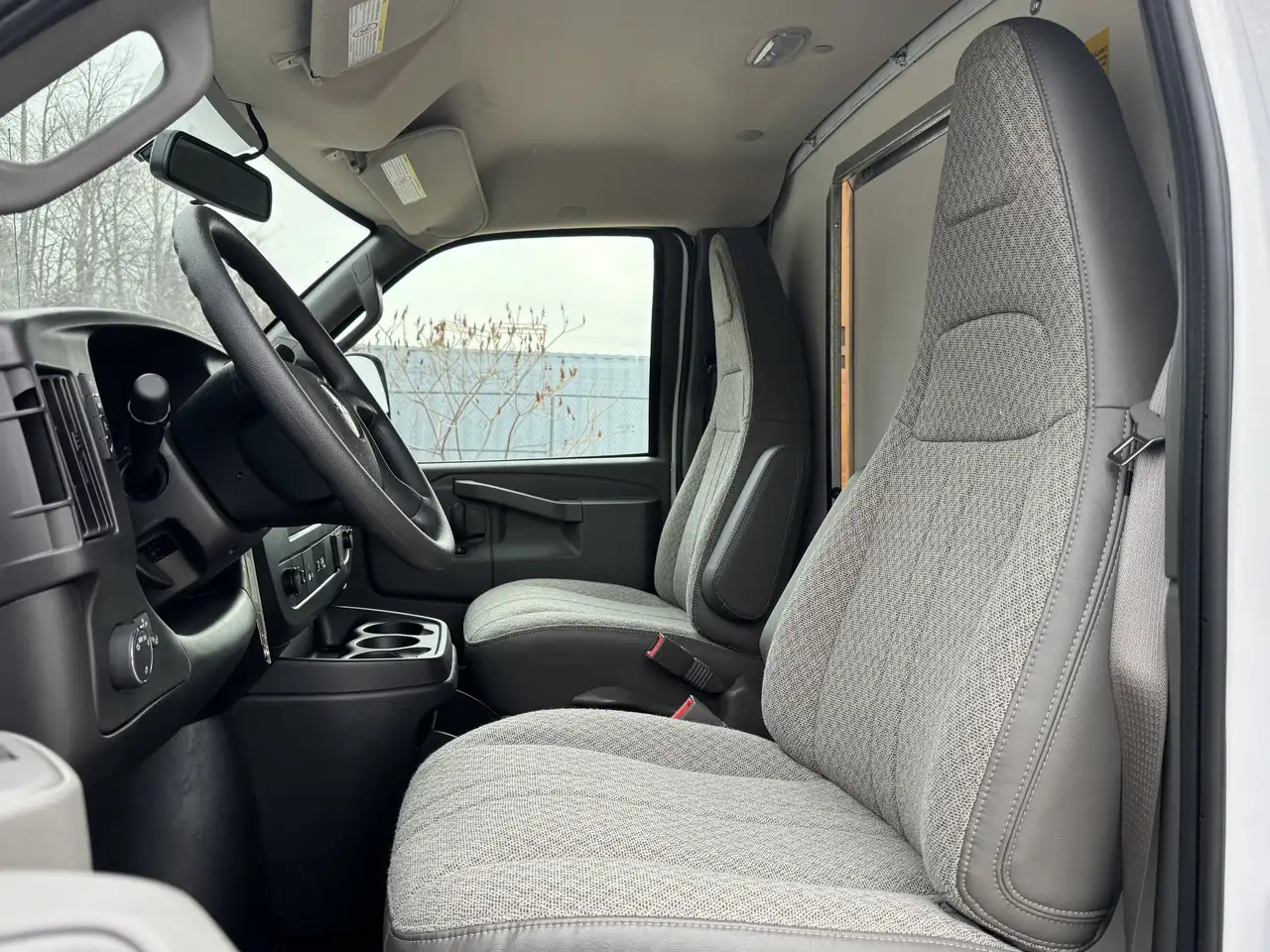 GMC Savana снимка GMC Savana