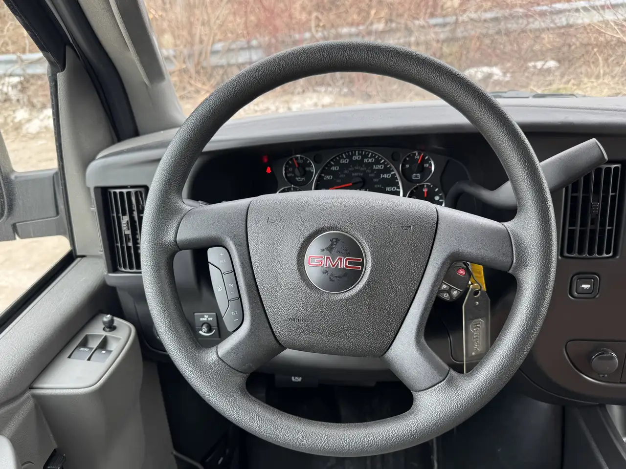 GMC Savana снимка GMC Savana