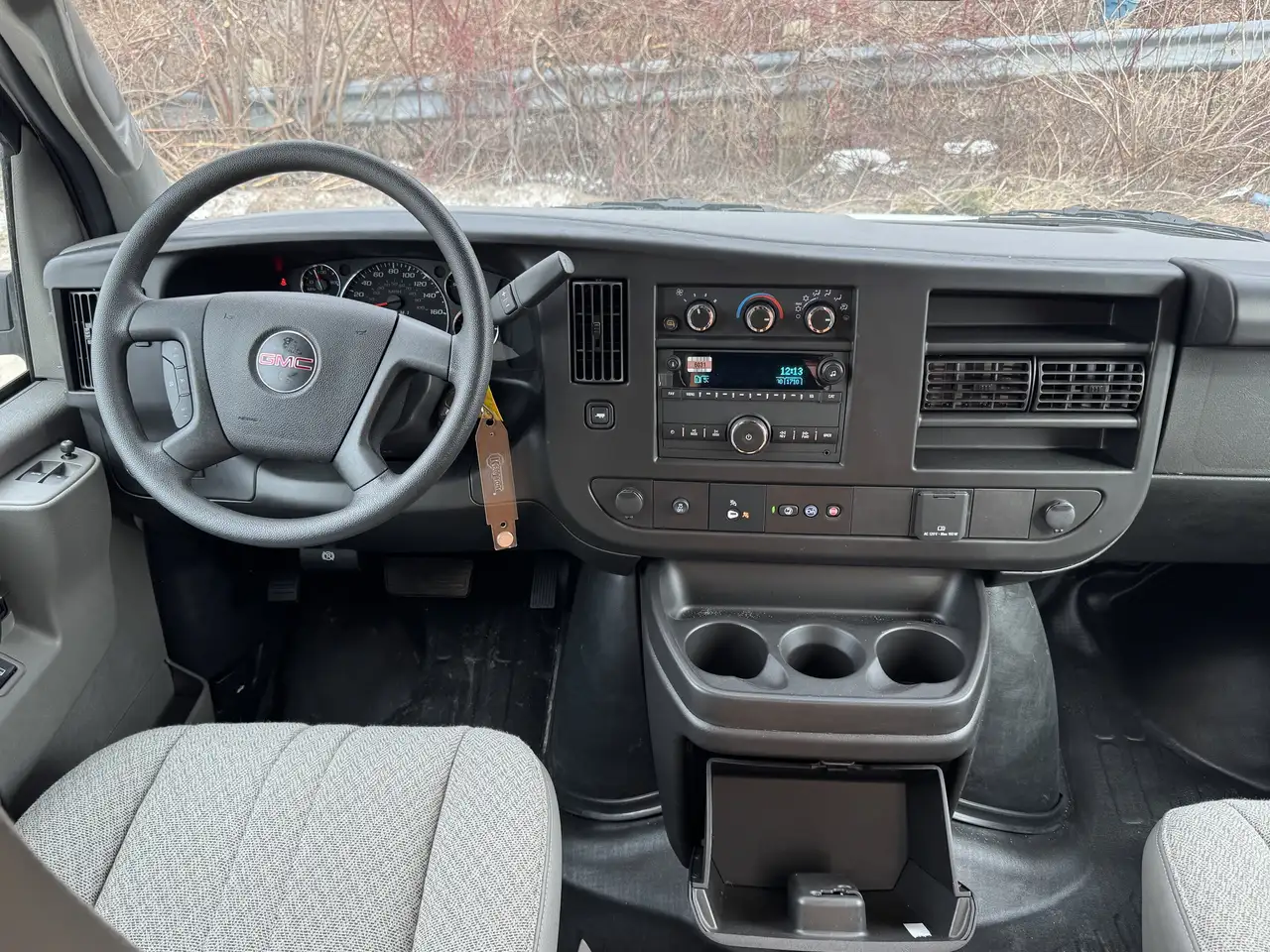GMC Savana снимка GMC Savana