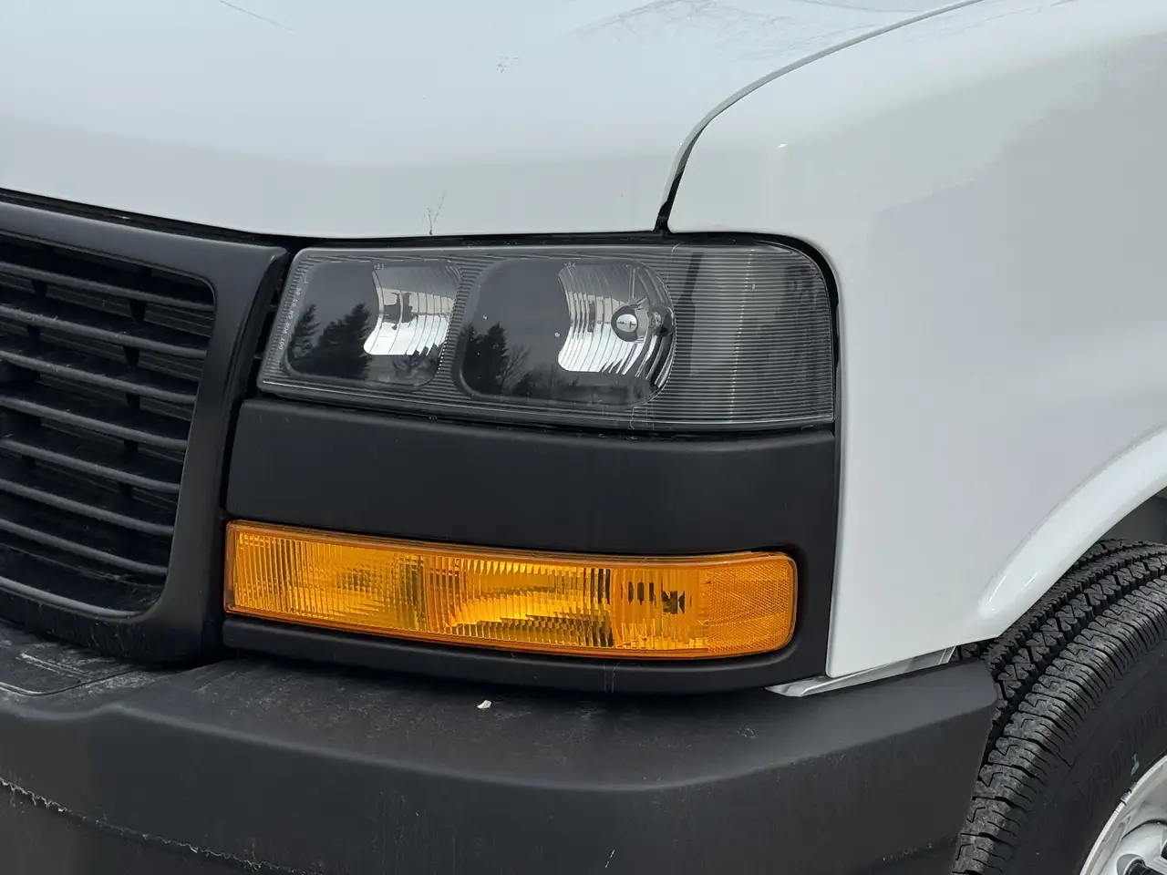 GMC Savana снимка GMC Savana