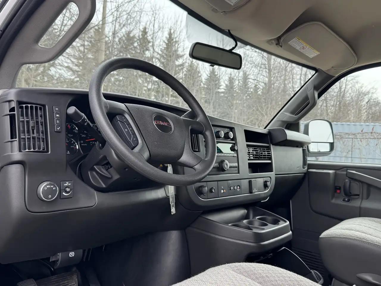 GMC Savana снимка GMC Savana
