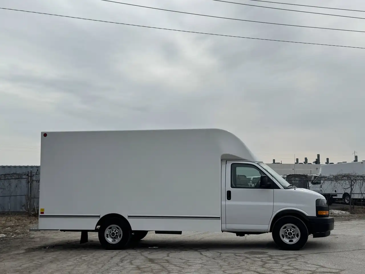 GMC Savana снимка GMC Savana