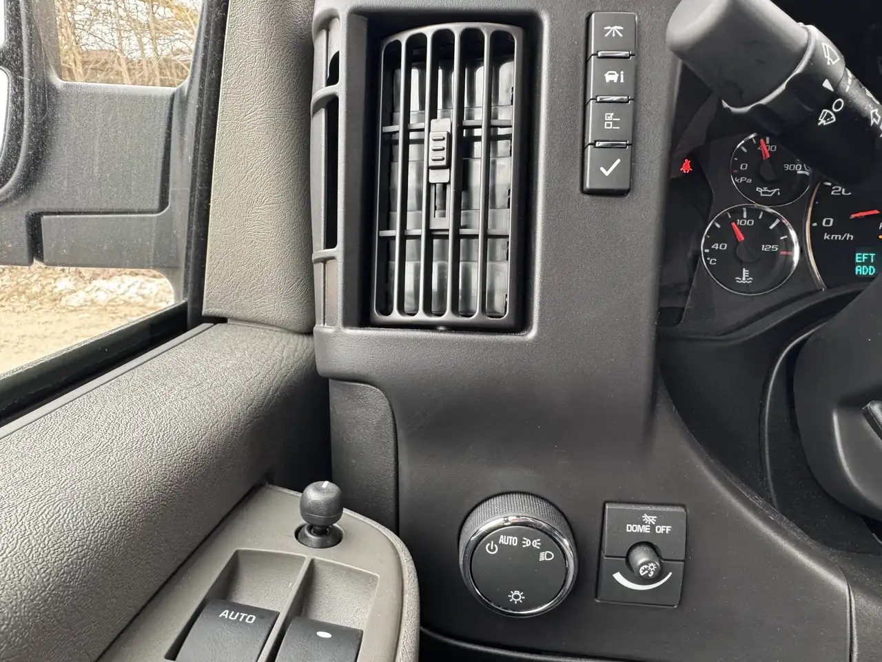 GMC Savana снимка GMC Savana
