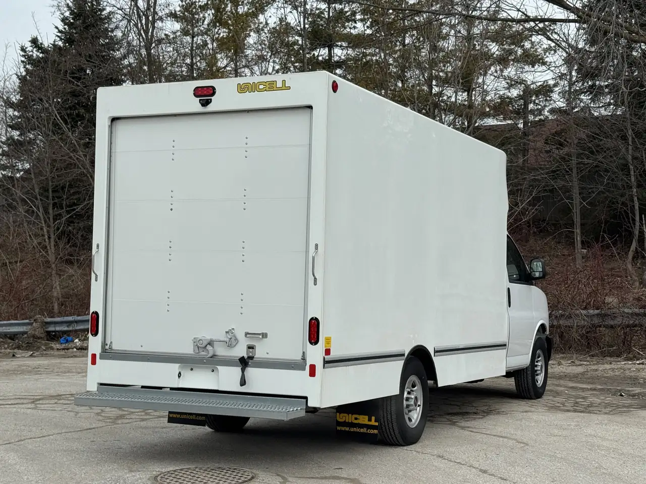 GMC Savana снимка GMC Savana