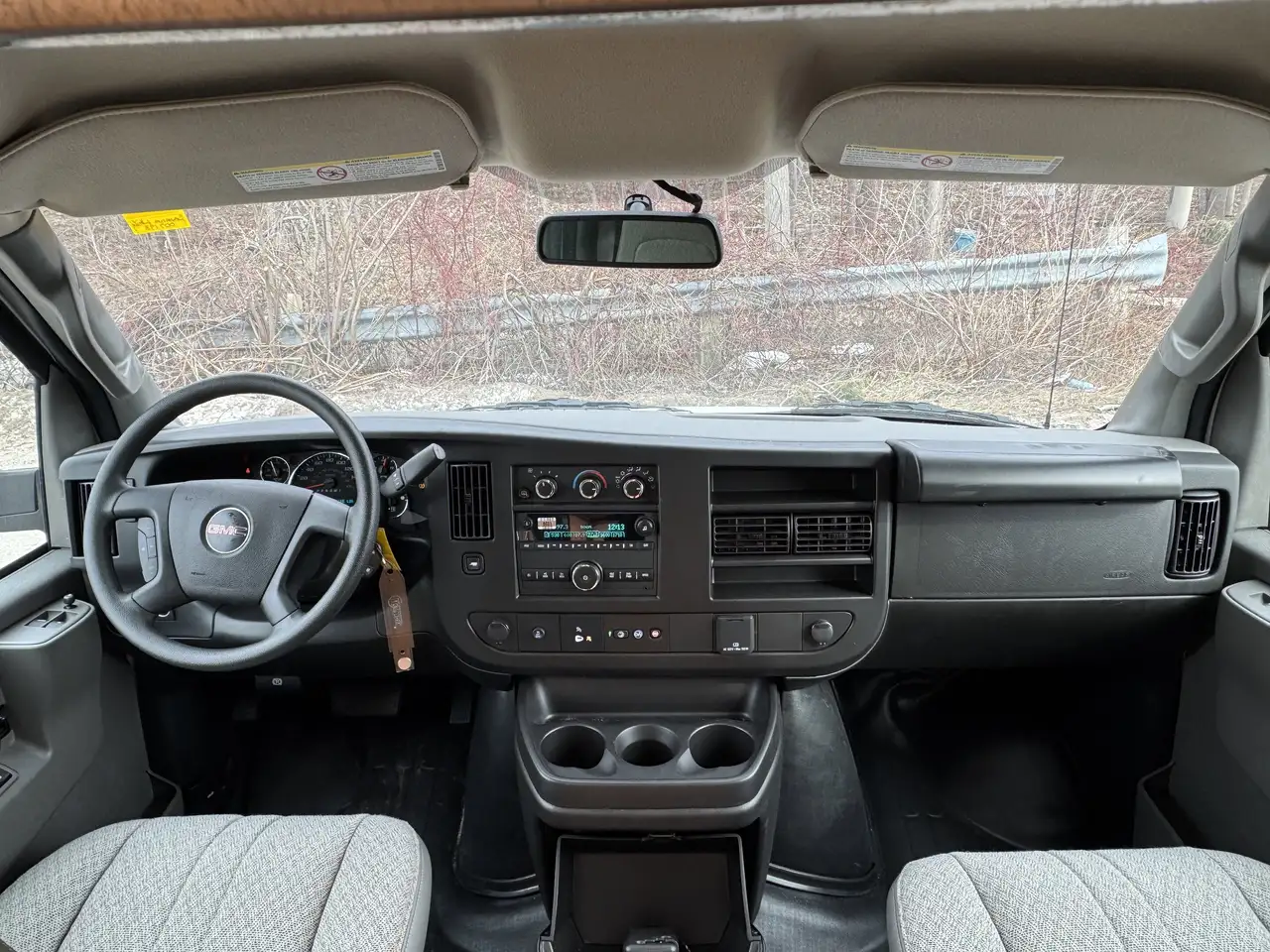 GMC Savana снимка GMC Savana
