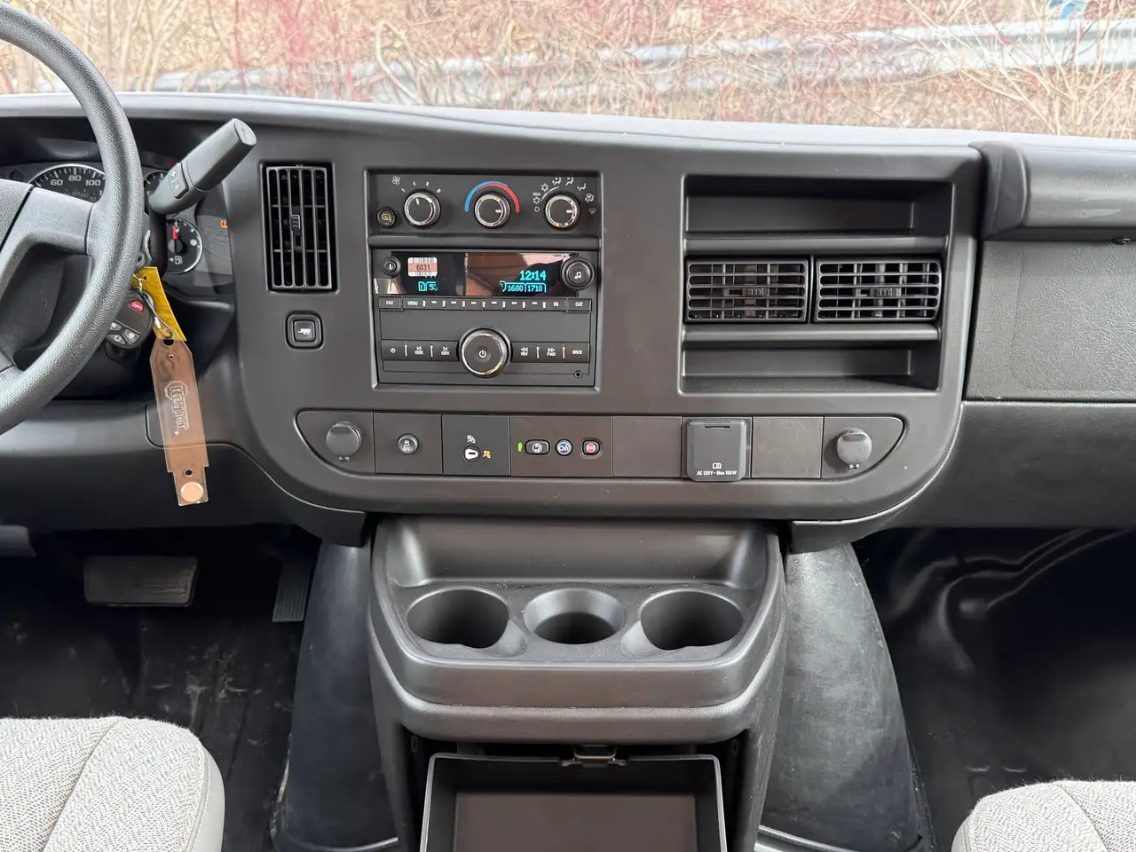 GMC Savana снимка GMC Savana