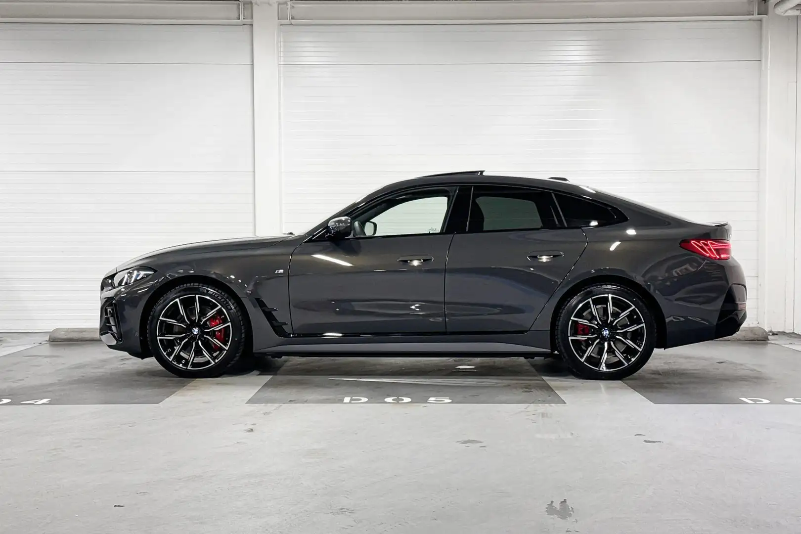 BMW i4 eDrive35 | M-Sport Pro | Adaptive Led/Laser achter Grijs - 2