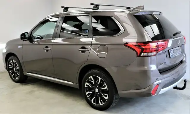 Mitsubishi Outlander view 8