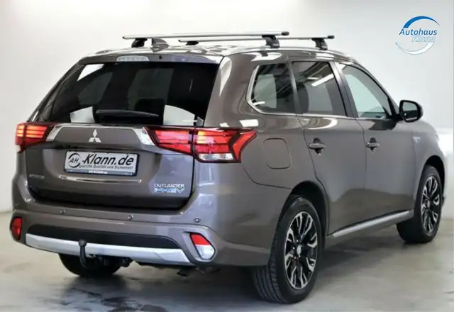 Mitsubishi Outlander view 4