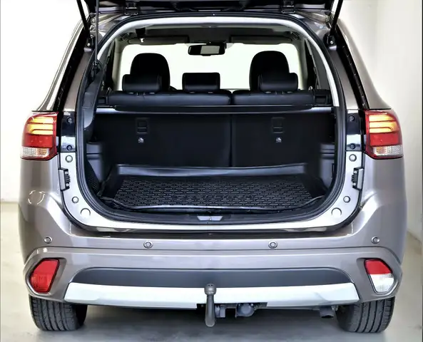 Mitsubishi Outlander view 9