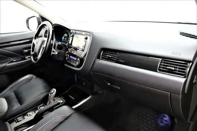 Mitsubishi Outlander view 15