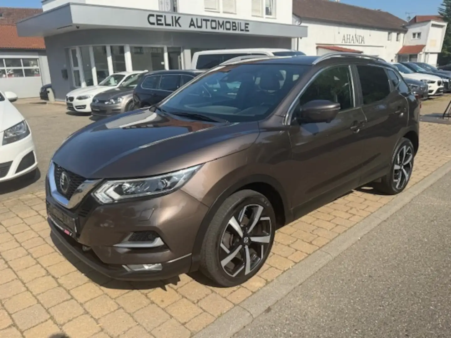 Nissan Qashqai 1.3 DIG-T Tekna Braun - 1