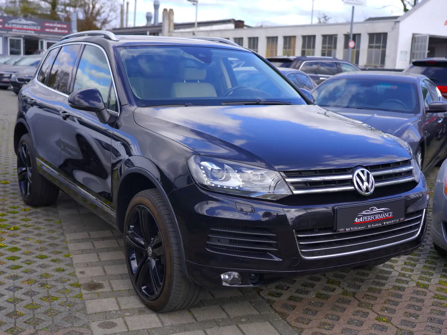 Volkswagen Touareg 3.0 V6 TDI BMT*R-Line~AHK~Pano~Exclusive* Noir - 1
