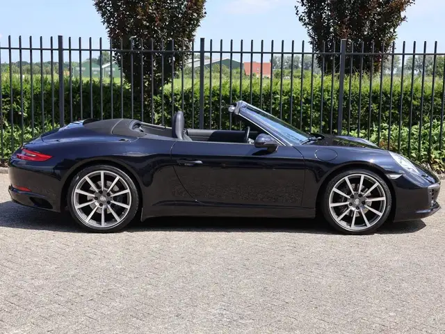 Porsche 911 view 14