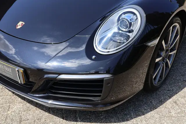 Porsche 911 view 23