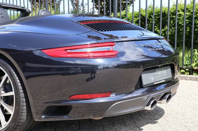 Porsche 911 view 26