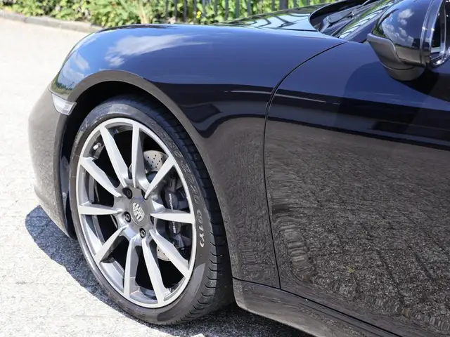 Porsche 911 view 24