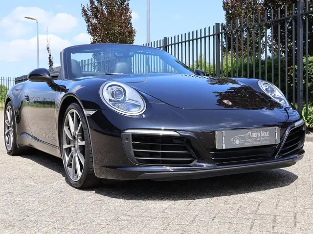 Porsche 911 view 17