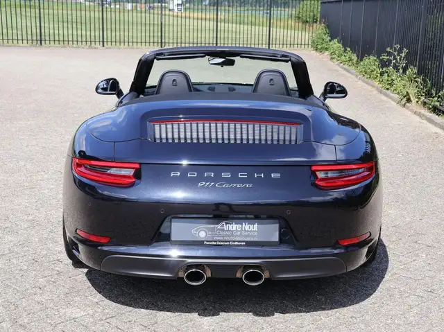 Porsche 911 view 9