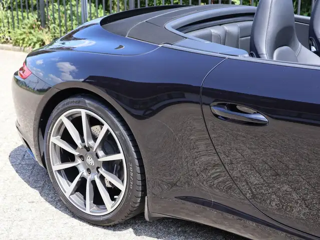 Porsche 911 view 29