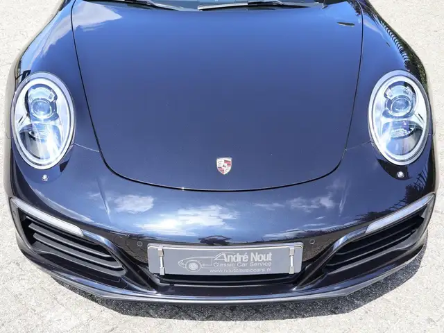 Porsche 911 view 22