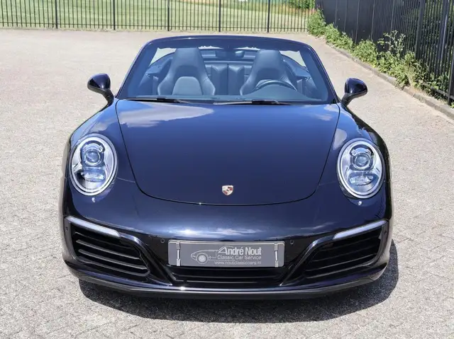 Porsche 911 view 18