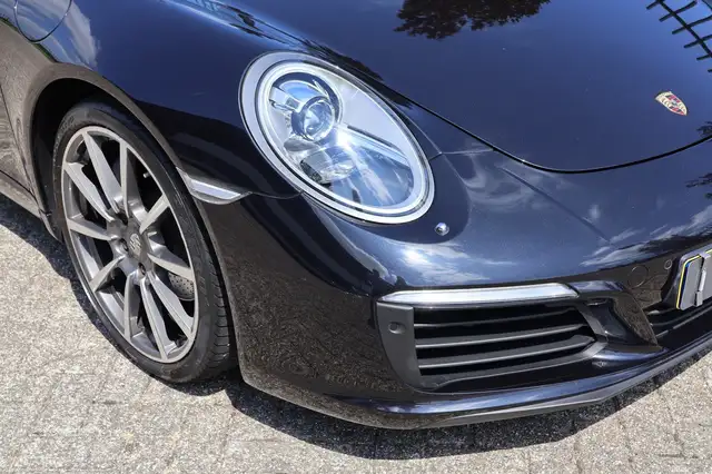 Porsche 911 view 21