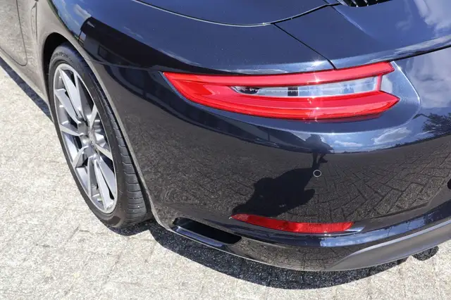 Porsche 911 view 27