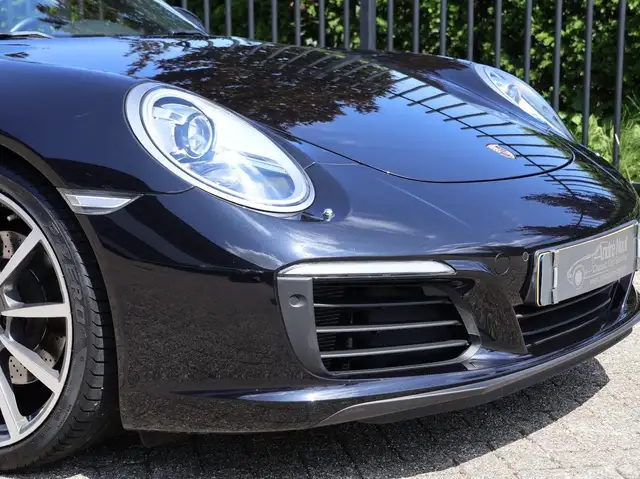 Porsche 911 view 20