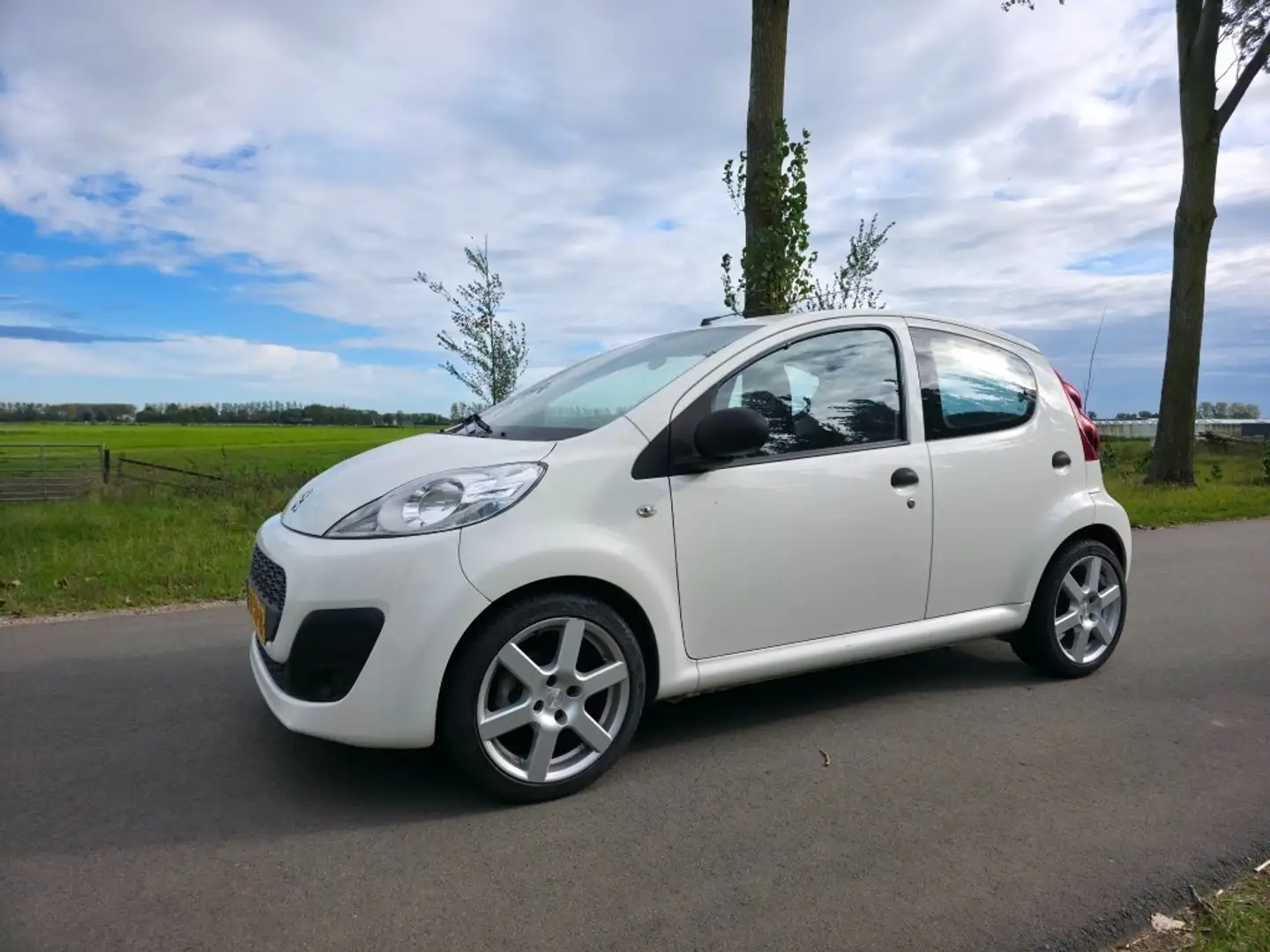 Peugeot 107 1.0 ACCENT Blanc - 1