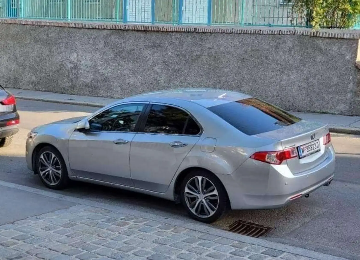 Honda Accord Accord 2,0 Elegance Aut. Elegance Stříbrná - 2