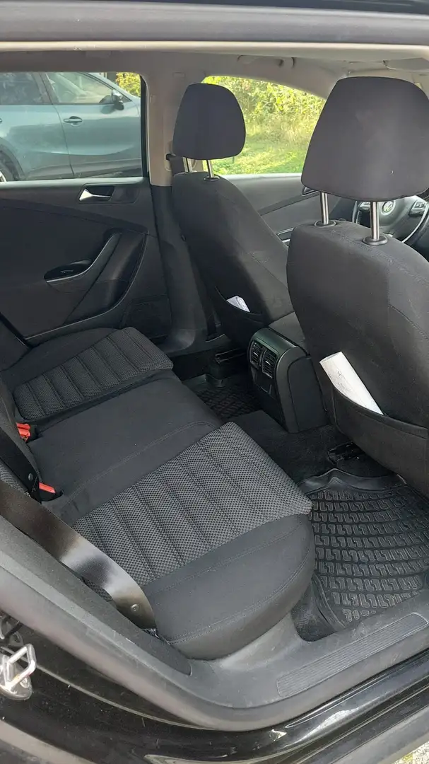 Volkswagen Passat Family Van - 1