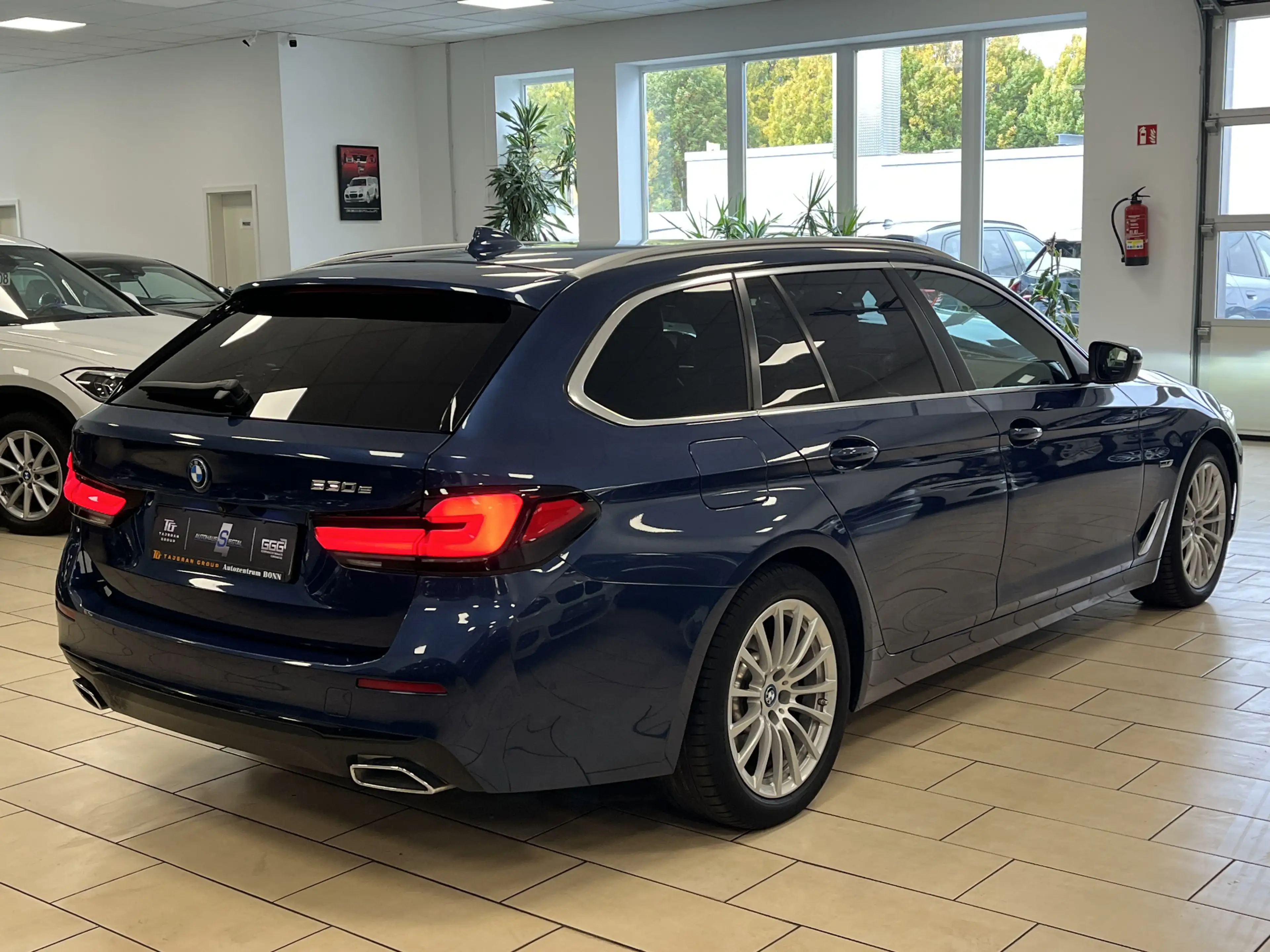 BMW 530 e Leder*CarPlay*LED*HUD*AHK*360°Cam*Navi*ACC — photo 4