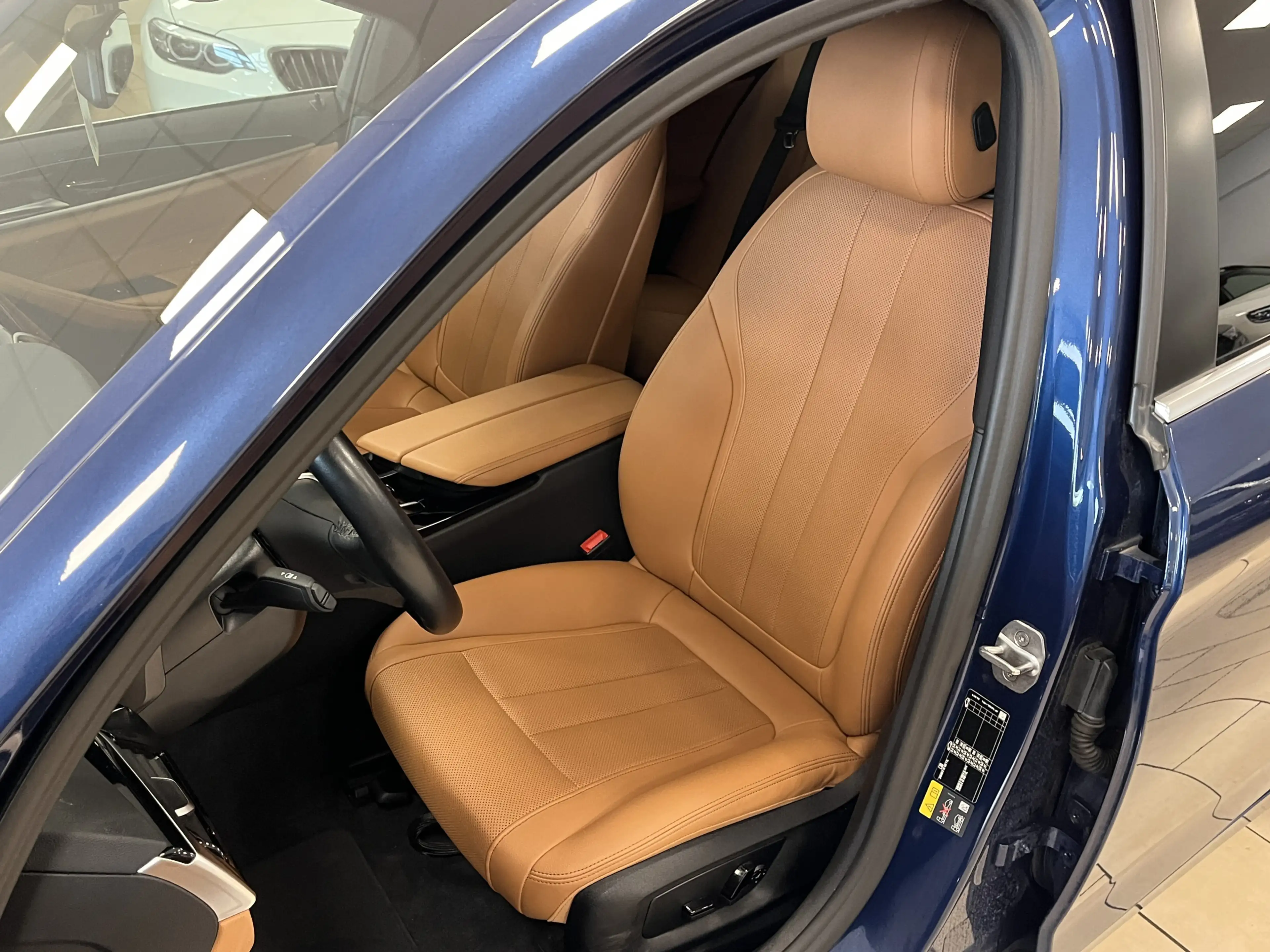 BMW 530 e Leder*CarPlay*LED*HUD*AHK*360°Cam*Navi*ACC — photo 15