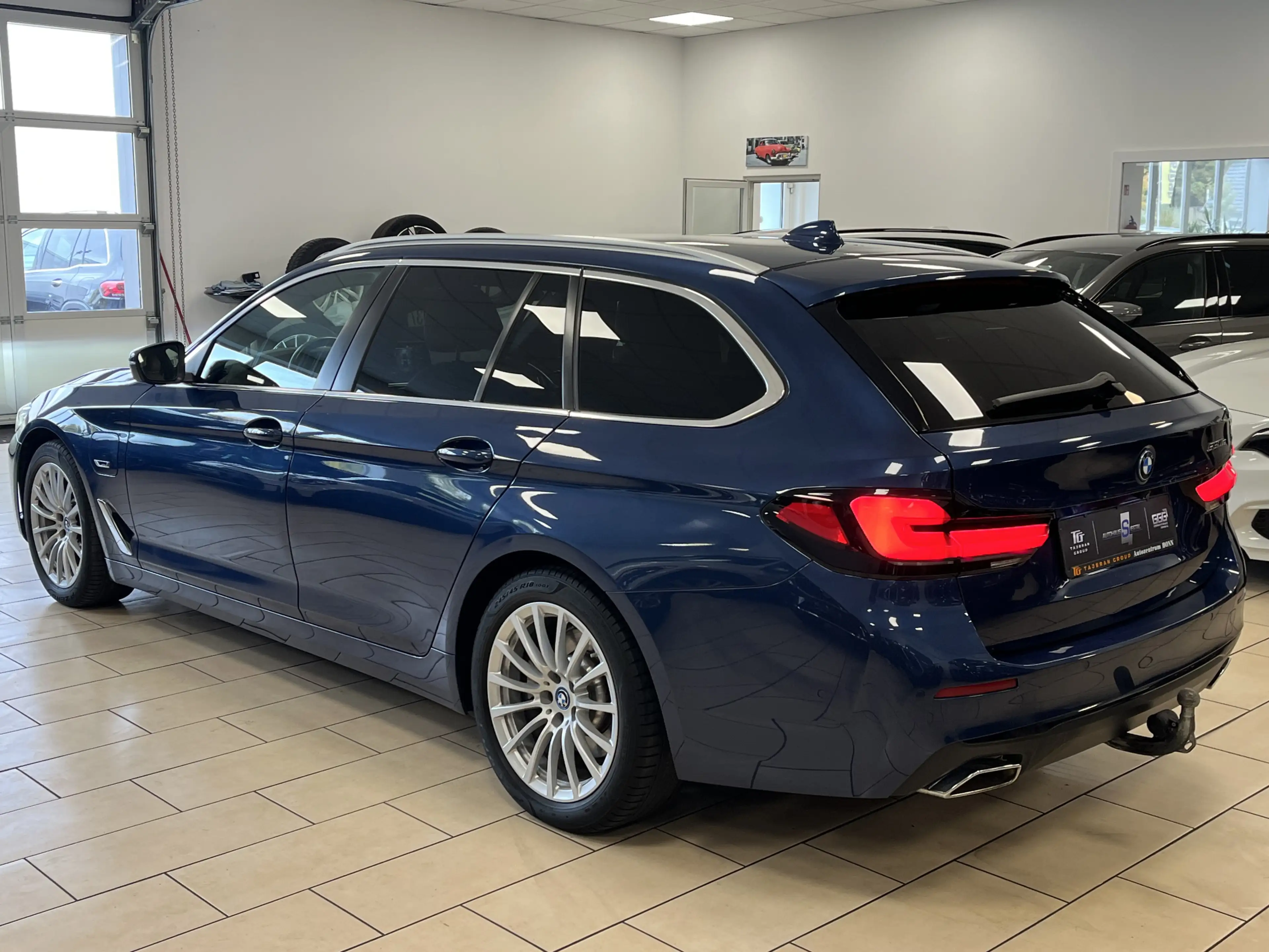 BMW 530 e Leder*CarPlay*LED*HUD*AHK*360°Cam*Navi*ACC — photo 8