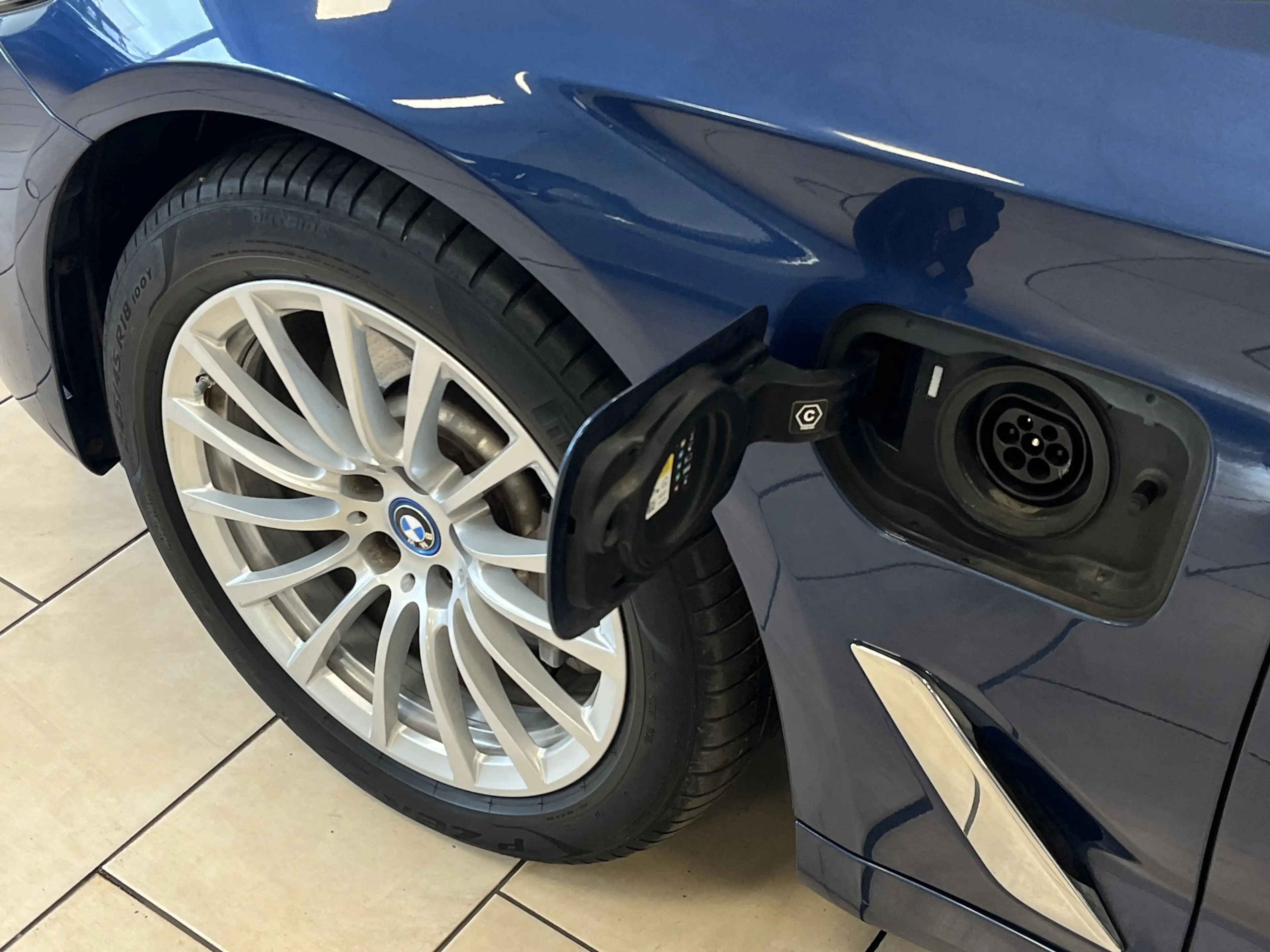 BMW 530 e Leder*CarPlay*LED*HUD*AHK*360°Cam*Navi*ACC — photo 12