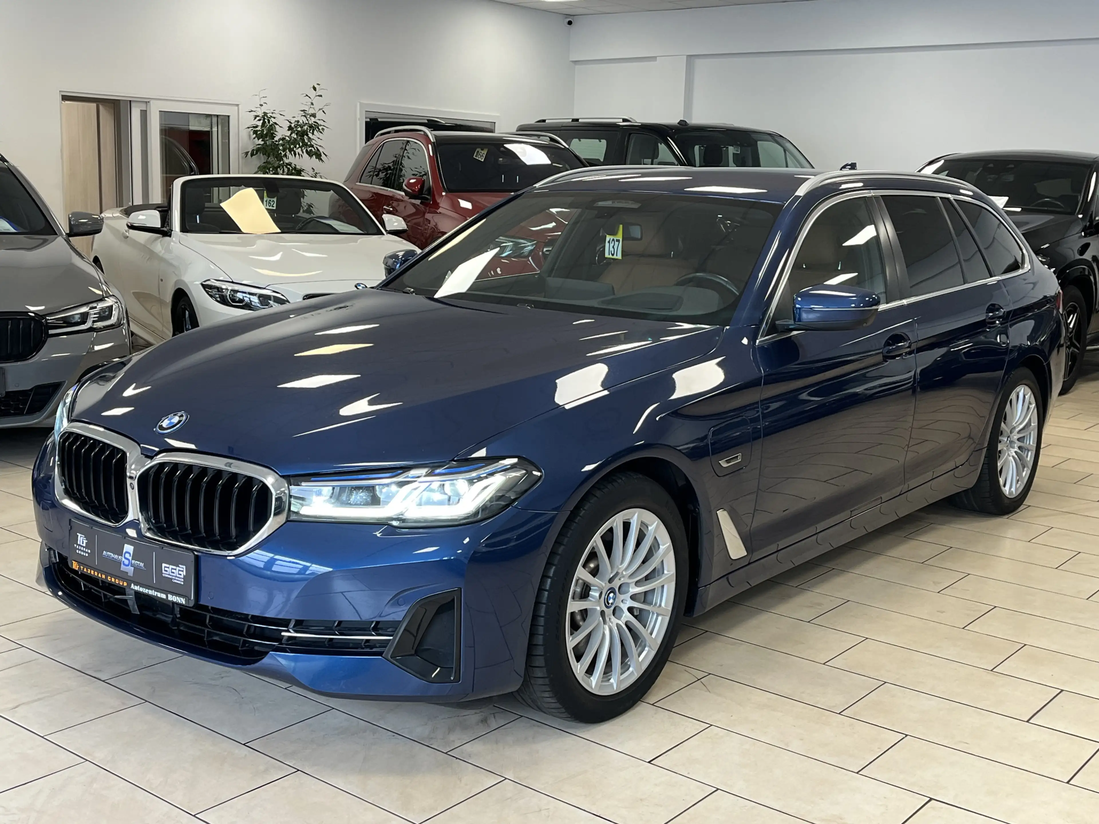 BMW 530 e Leder*CarPlay*LED*HUD*AHK*360°Cam*Navi*ACC