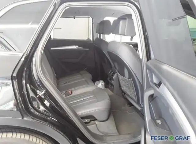 Audi Q5 view 9