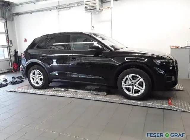 Audi Q5 view 5