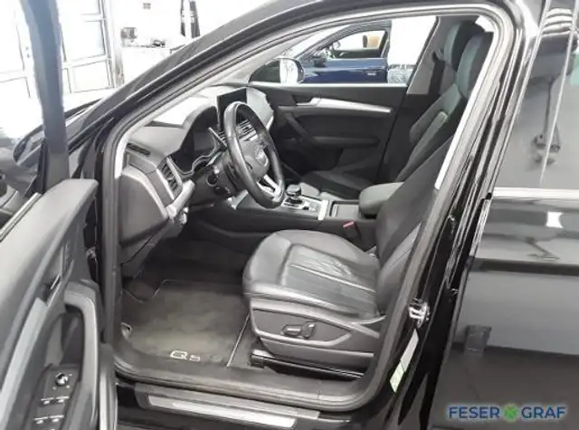 Audi Q5 view 6